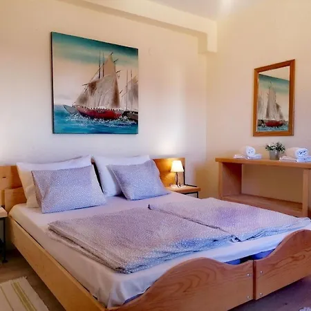 Lejlighed Fuer Zwei Erwachsene Und Zwei By Interhome