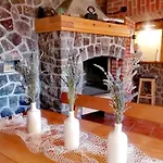 Apartmán Fuer Zwei Erwachsene Und Zwei By Interhome Sibinj Krmpotski