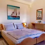 Apartmán Fuer Zwei Erwachsene Und Zwei By Interhome
