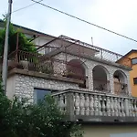 Fuer Zwei Erwachsene Und Zwei By Interhome