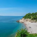 Fuer Zwei Erwachsene Und Zwei By Interhome Sibinj Krmpotski