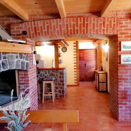 Apartman Fuer Zwei Erwachsene Und Zwei By Interhome *