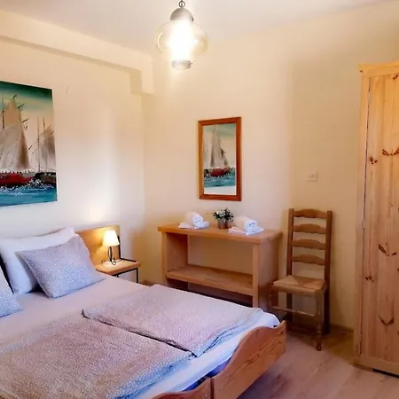 Fuer Zwei Erwachsene Und Zwei By Interhome Apartman Sibinj Krmpotski