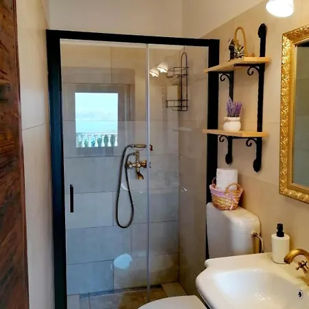Fuer Zwei Erwachsene Und Zwei By Interhome Apartman Sibinj Krmpotski