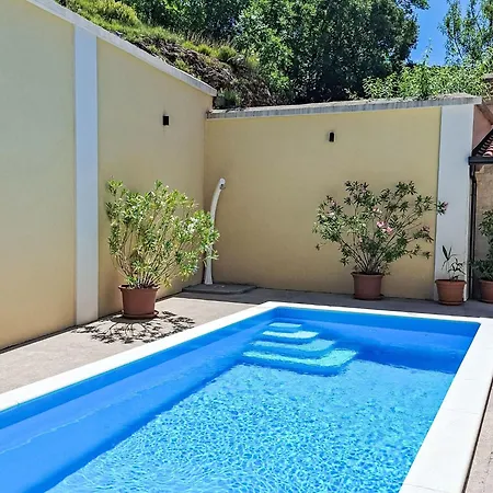 Apartman Fuer Zwei Erwachsene Und Zwei By Interhome *