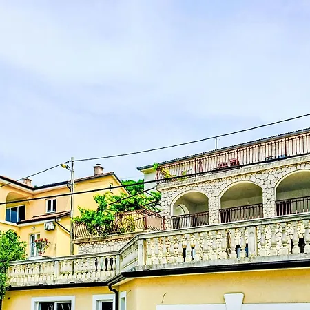 Apartman Fuer Zwei Erwachsene Und Zwei By Interhome Sibinj Krmpotski