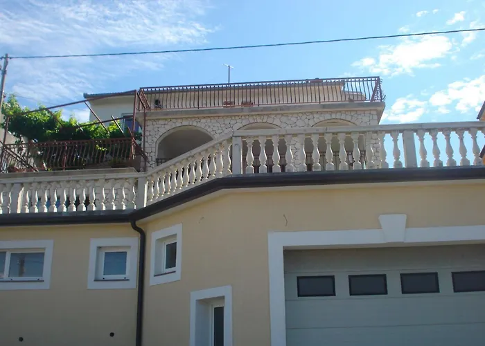 Fuer Zwei Erwachsene Und Zwei By Interhome Appartement Sibinj Krmpotski